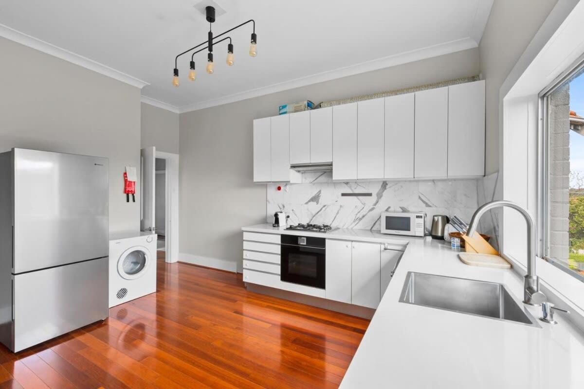 Huge Harbour View Apartment In Historic Home Sydney Bagian luar foto