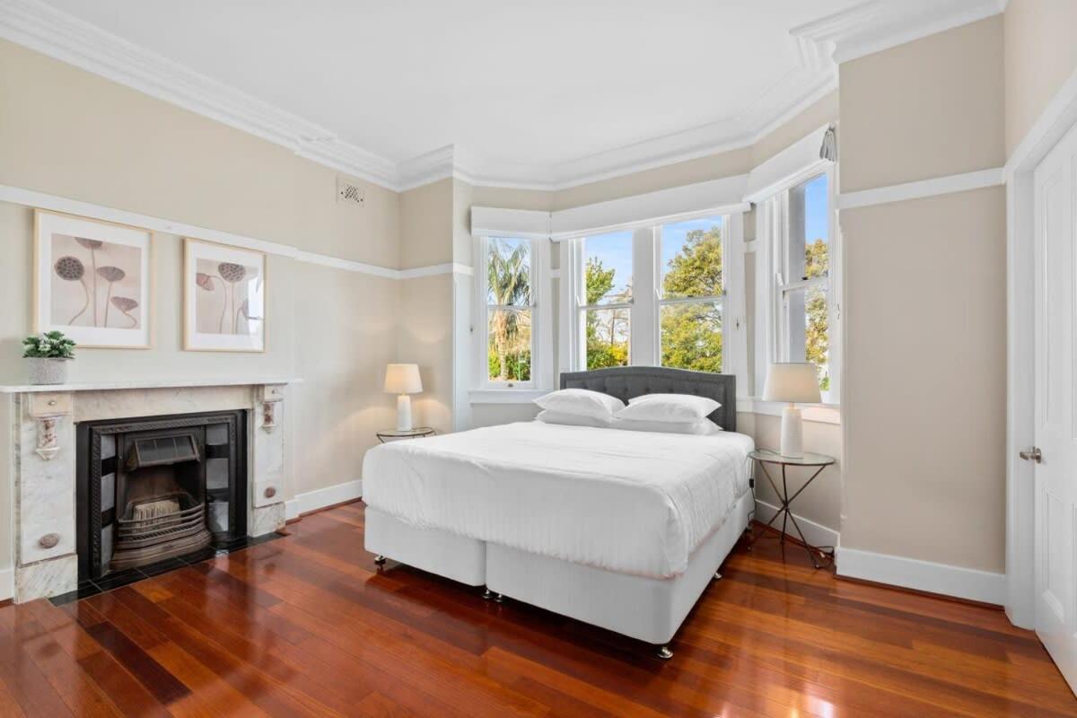 Huge Harbour View Apartment In Historic Home Sydney Bagian luar foto