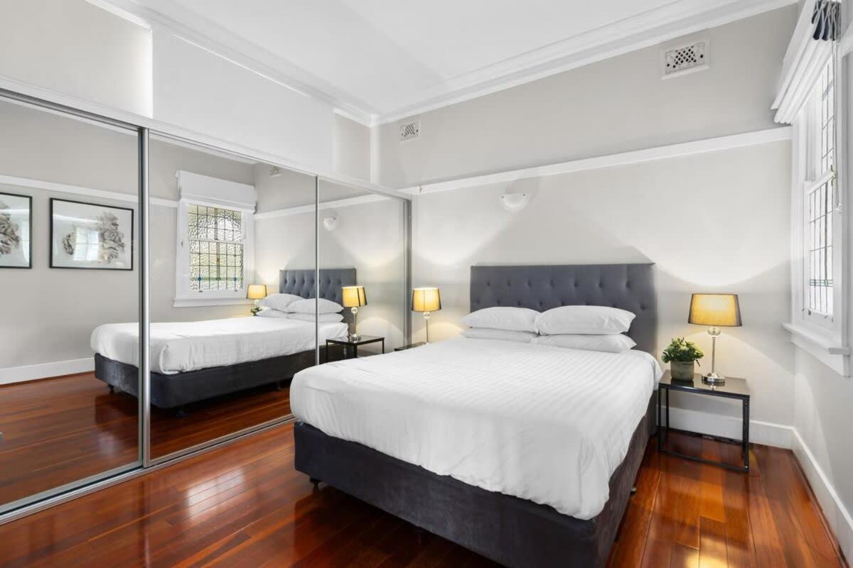 Huge Harbour View Apartment In Historic Home Sydney Bagian luar foto
